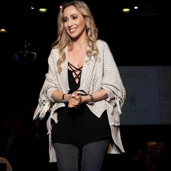 Lucia’s Sarto White and navy fringe sweater jacket with silver rhinestone stars - Picture 4 of 13